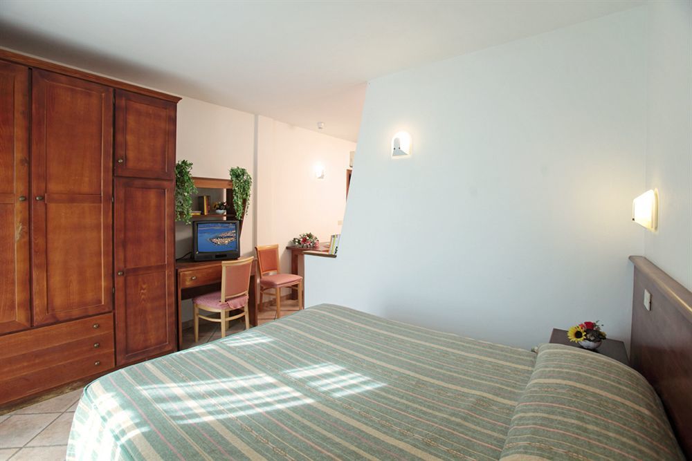 Tris Hotel Орбетелло Екстер'єр фото