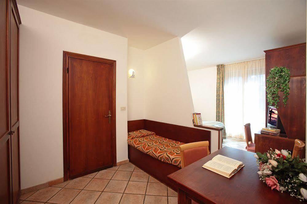Tris Hotel Орбетелло Екстер'єр фото