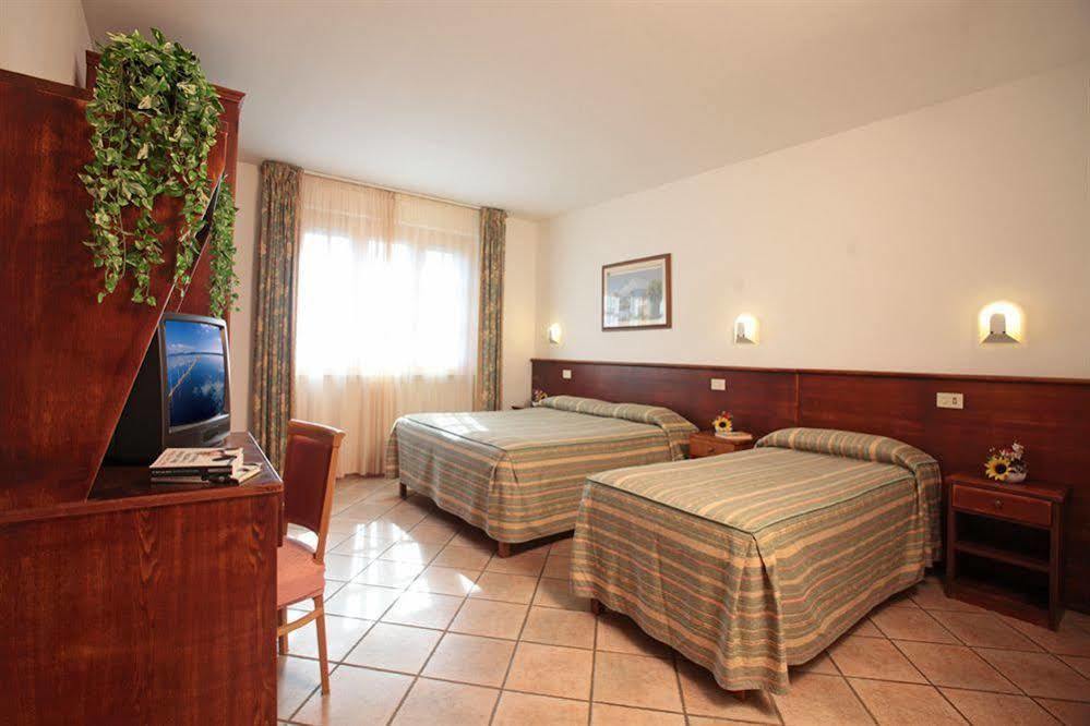 Tris Hotel Орбетелло Екстер'єр фото